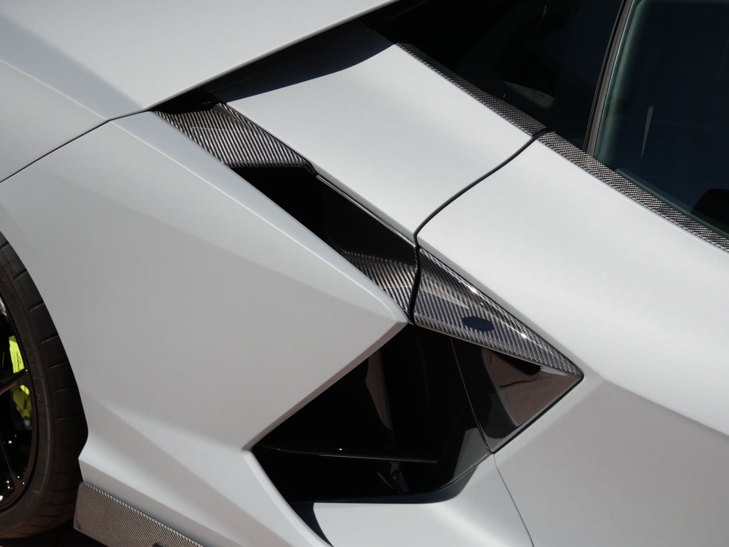 Used 2025 Lamborghini Revuelto AWD/4WD image 13