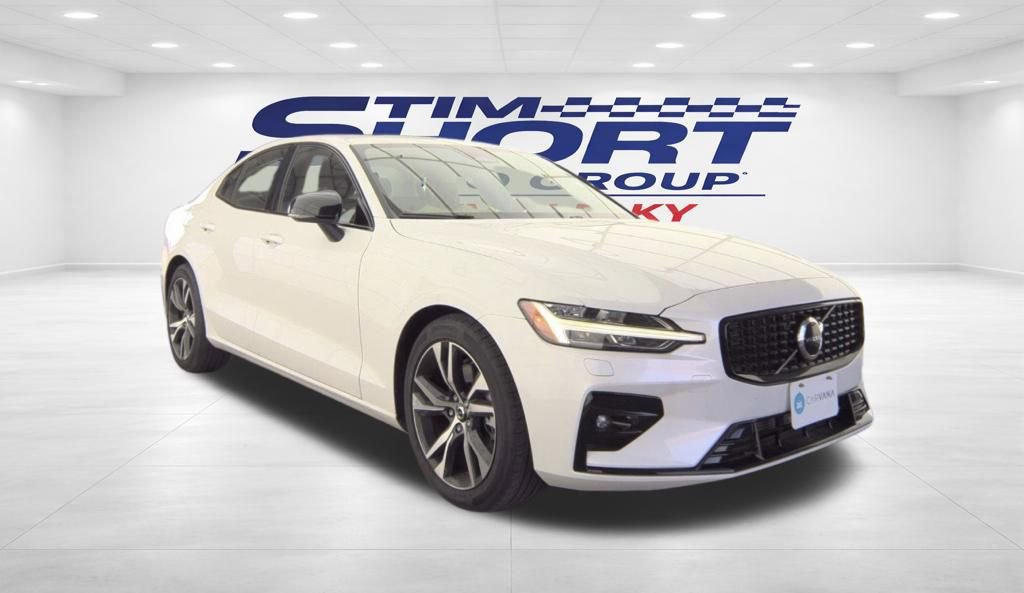 Used 2025 Volvo S60 B5 Core AWD/4WD image 4