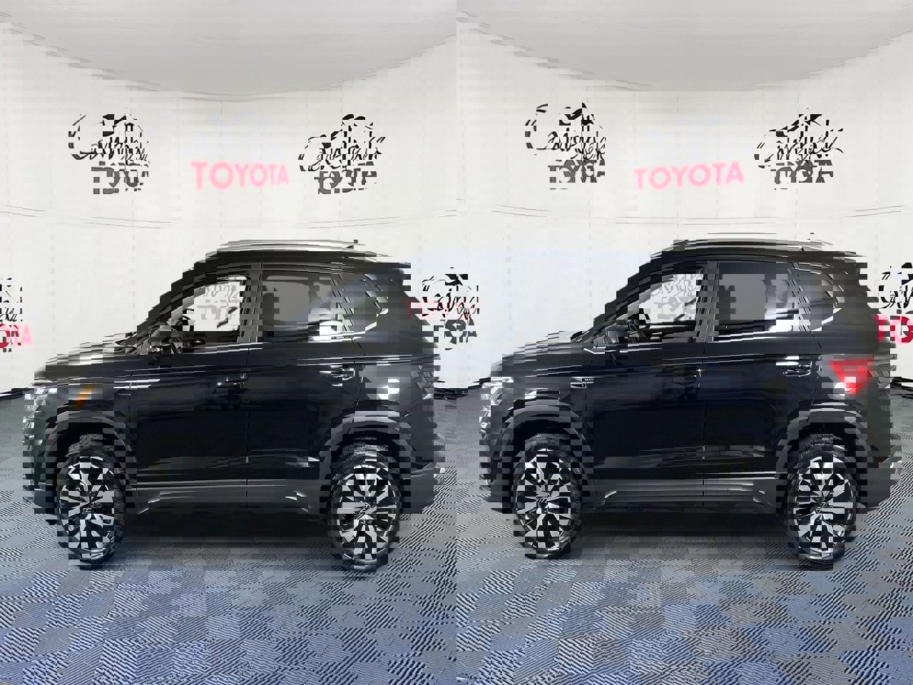 Used 2024 Volkswagen Taos SE image 4