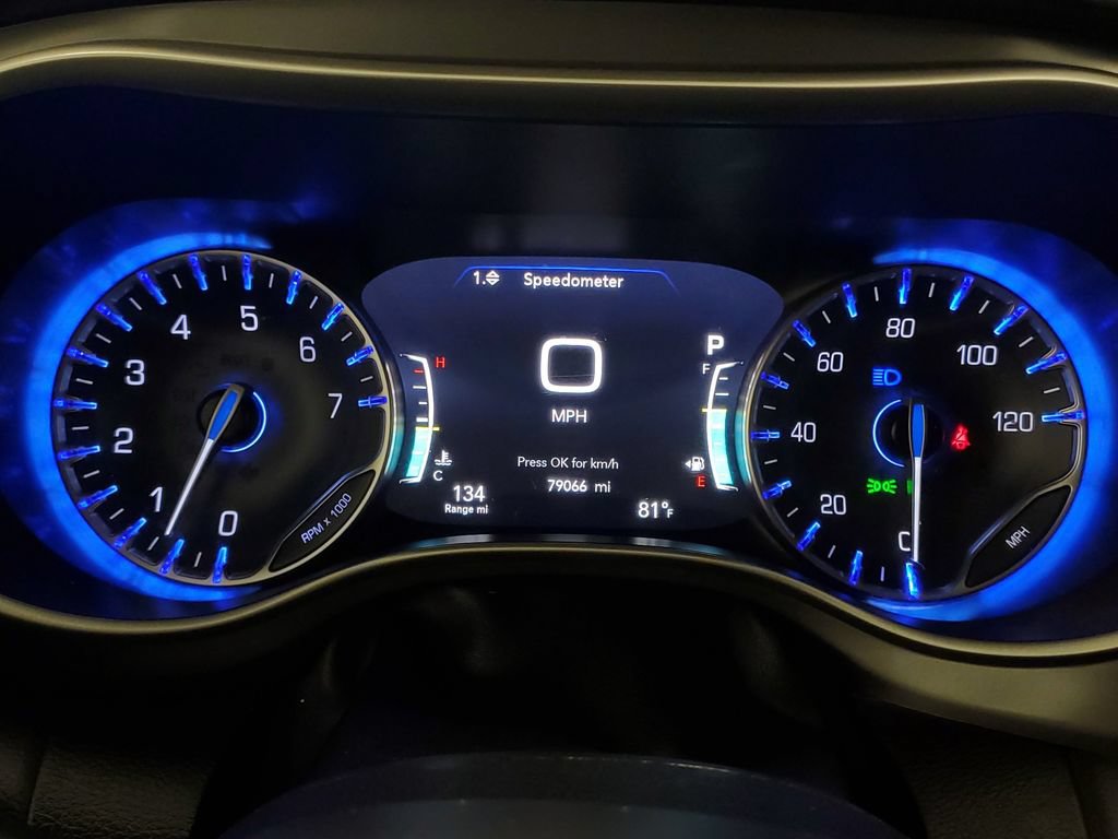 Used 2023 Chrysler Pacifica Touring-L FWD image 15