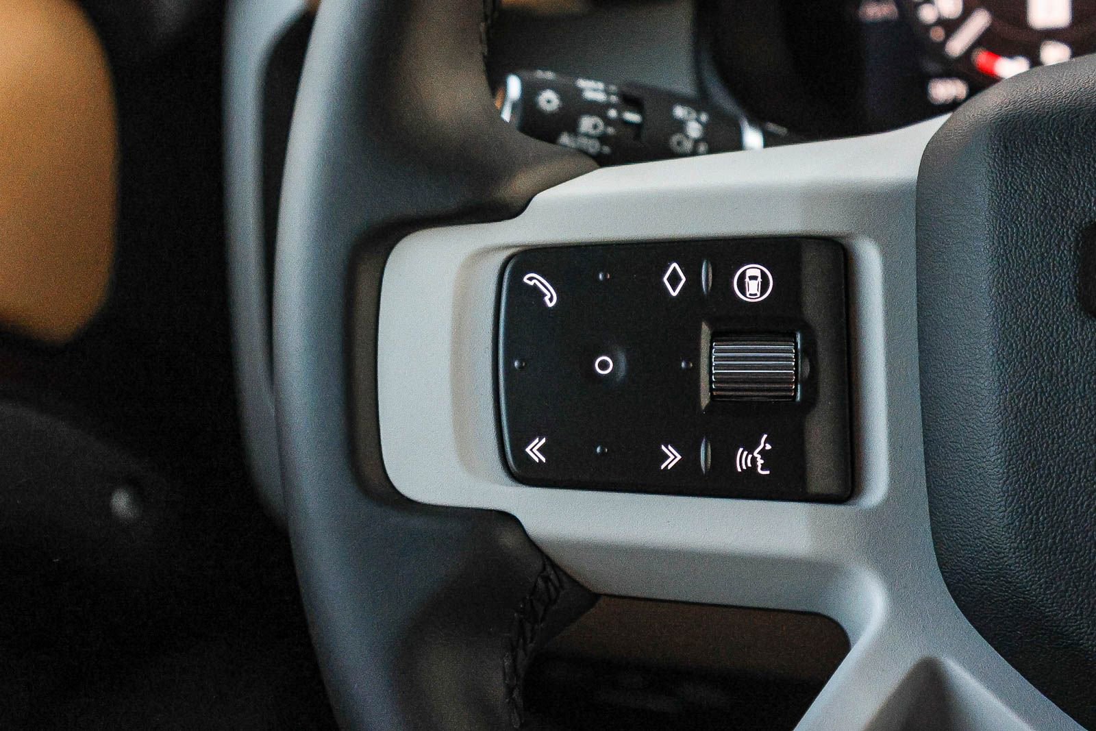 New 2026 Land Rover Defender 130 X-Dynamic SE image 35