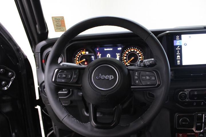 Used 2025 Jeep Wrangler Rubicon image 35