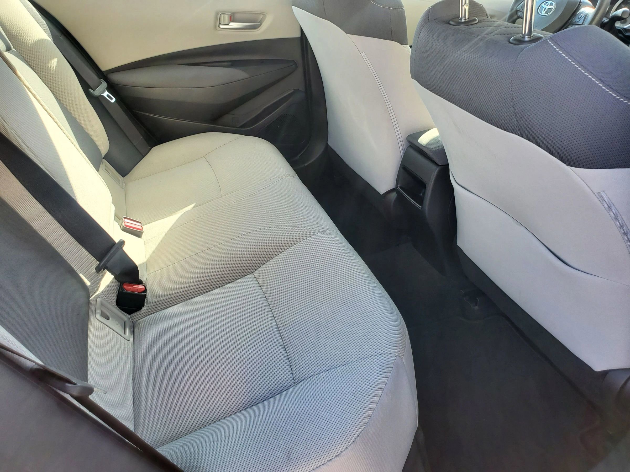 Used 2021 Toyota Corolla LE FWD image 24