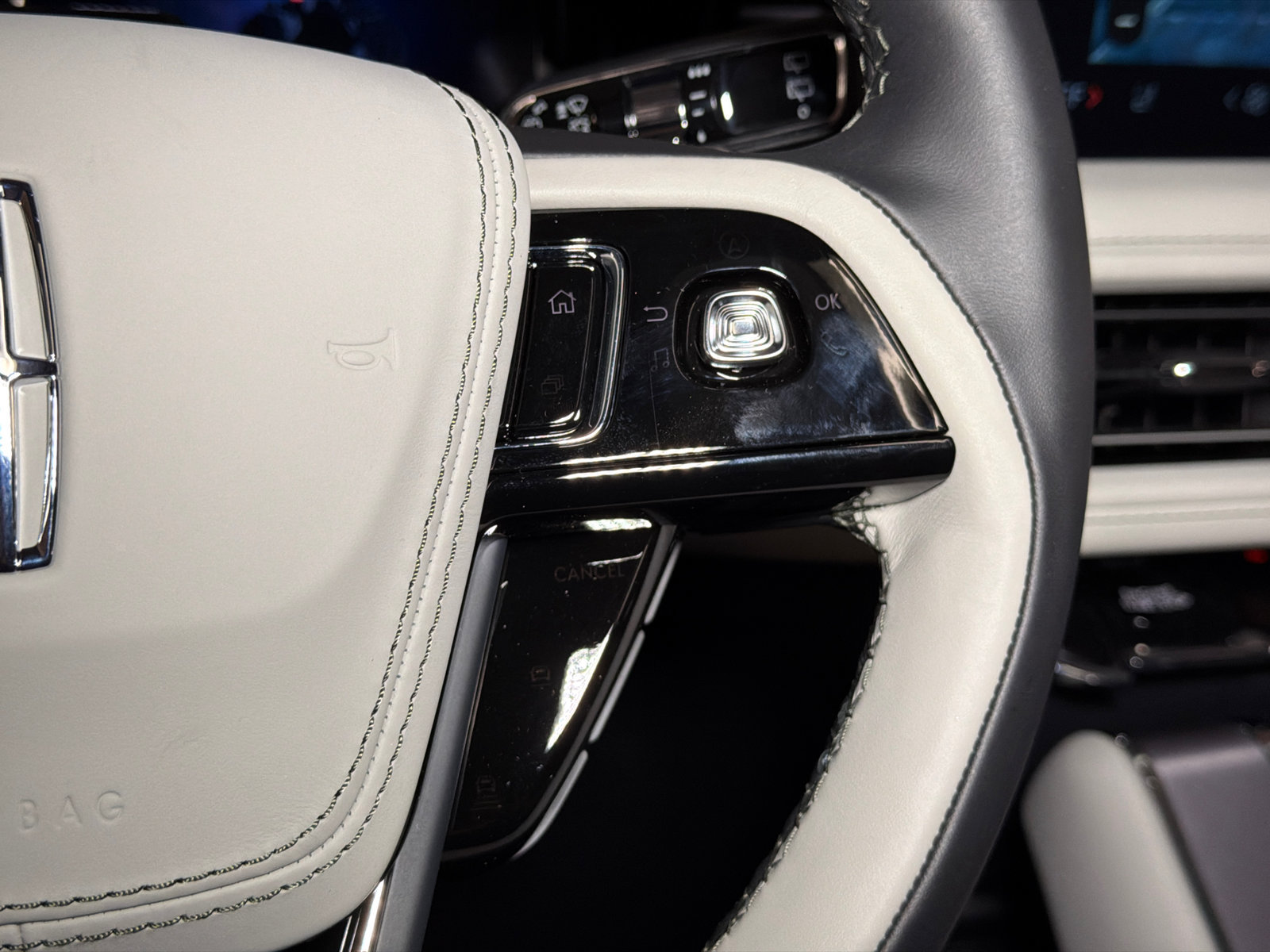 New 2027 Lincoln Aviator AWD image 24
