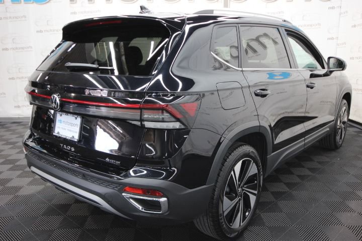 Used 2025 Volkswagen Taos SE AWD/4WD image 7