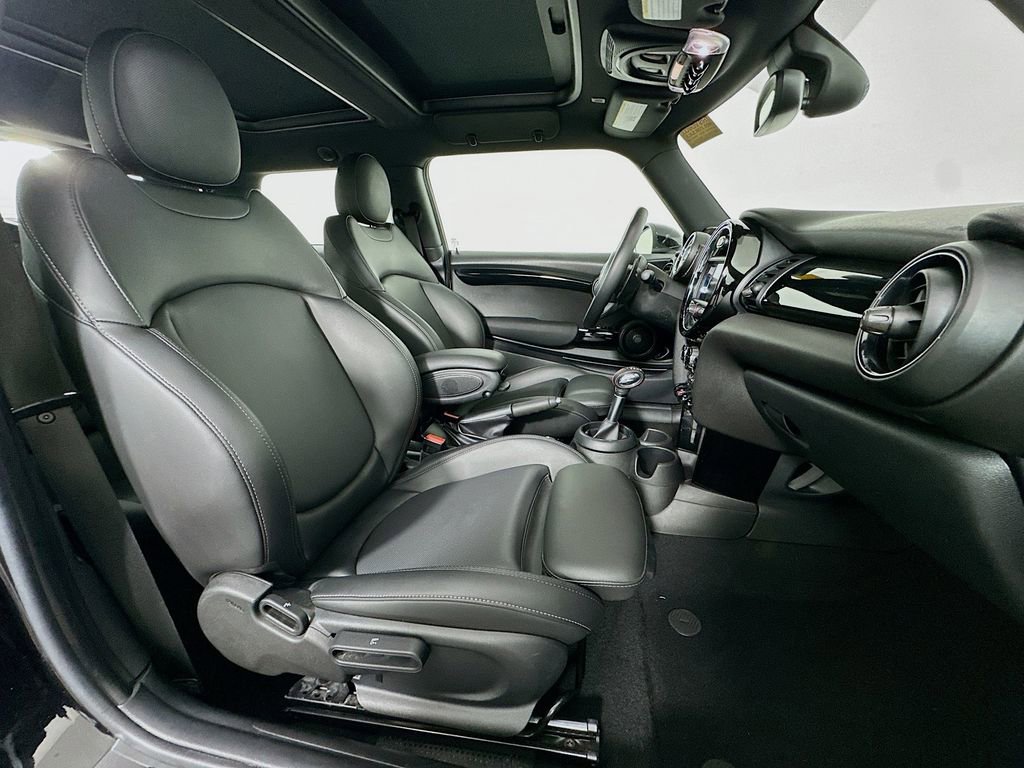 Used 2019 MINI Cooper S w/ Premium Package image 28