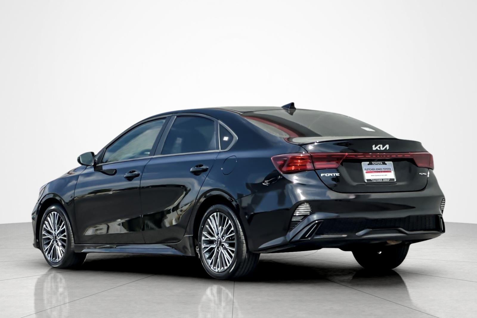 Used 2023 Kia Forte GT-Line w/ GT-Line Premium Package FWD image 3