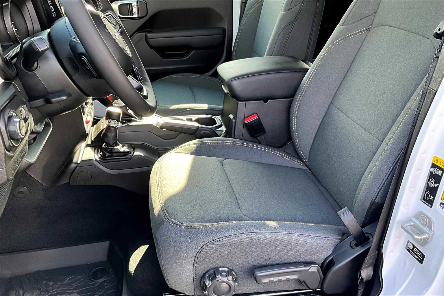 New 2025 Jeep Gladiator Sport image 11