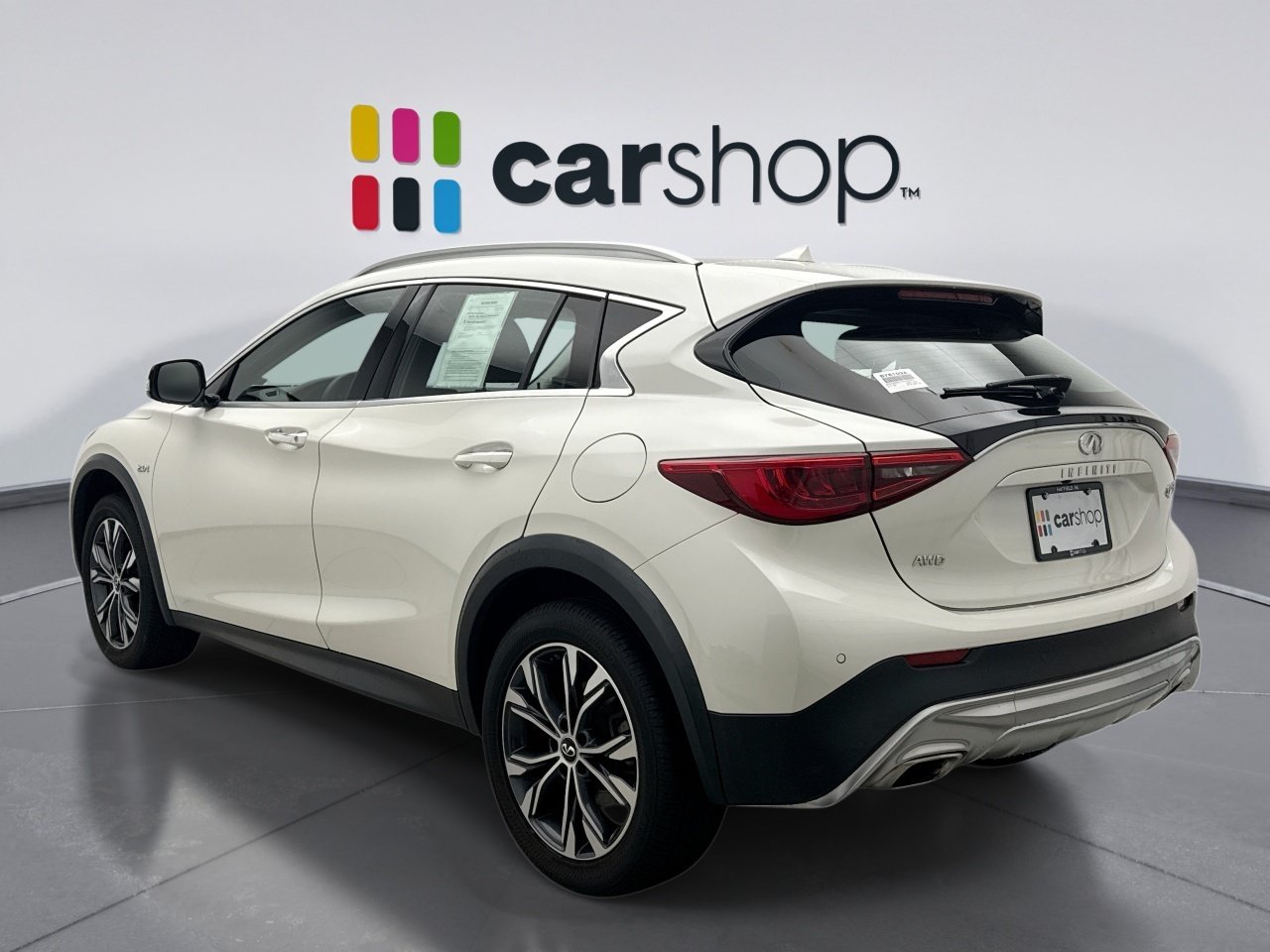 Used 2018 INFINITI QX30 Premium w/ Navigation Package AWD/4WD image 3