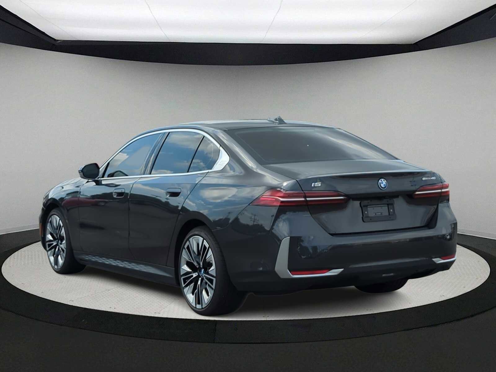 Used 2024 BMW i5 eDrive40i w/ Premium Package image 6