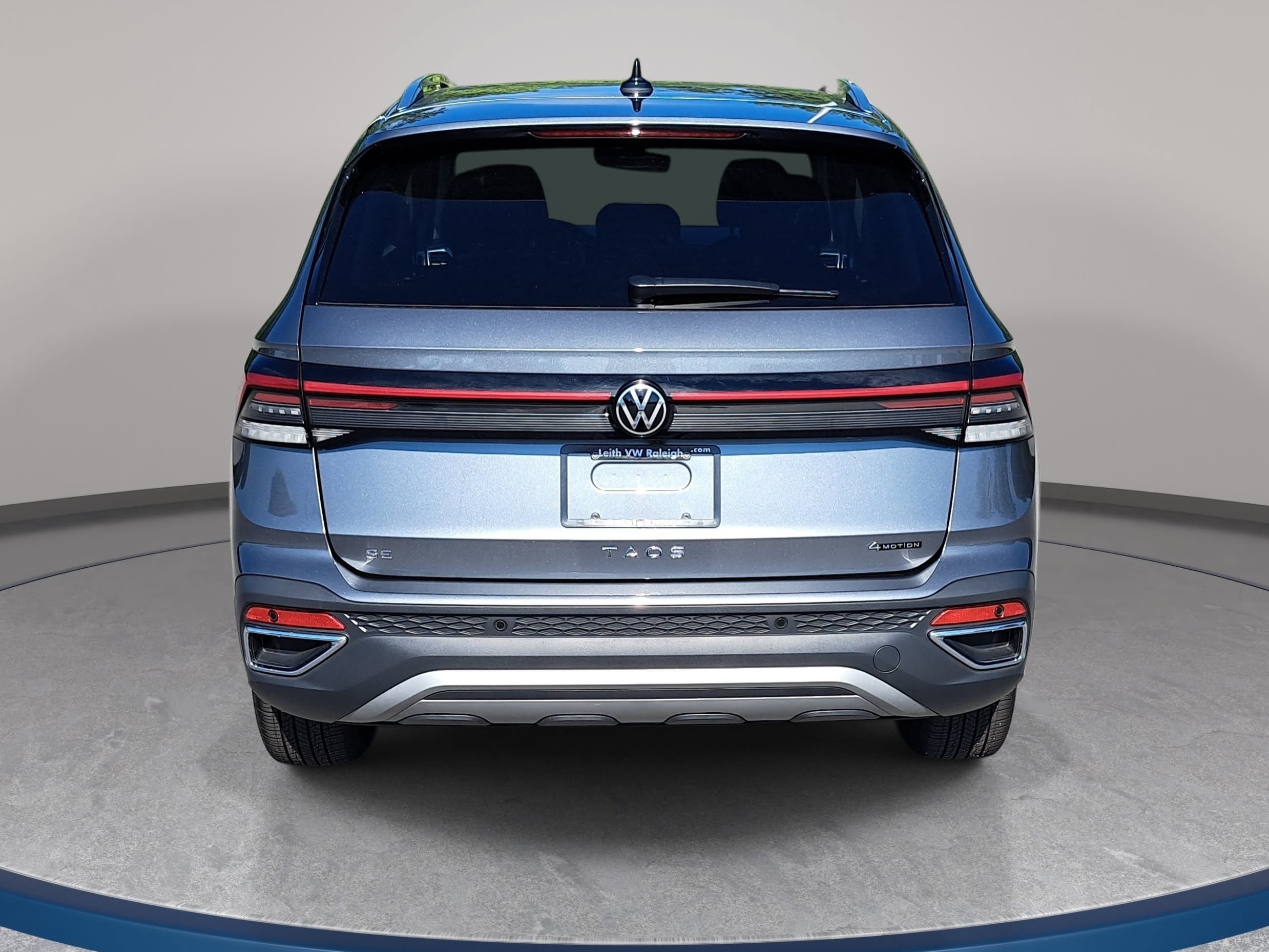 Used 2025 Volkswagen Taos SE AWD/4WD image 6