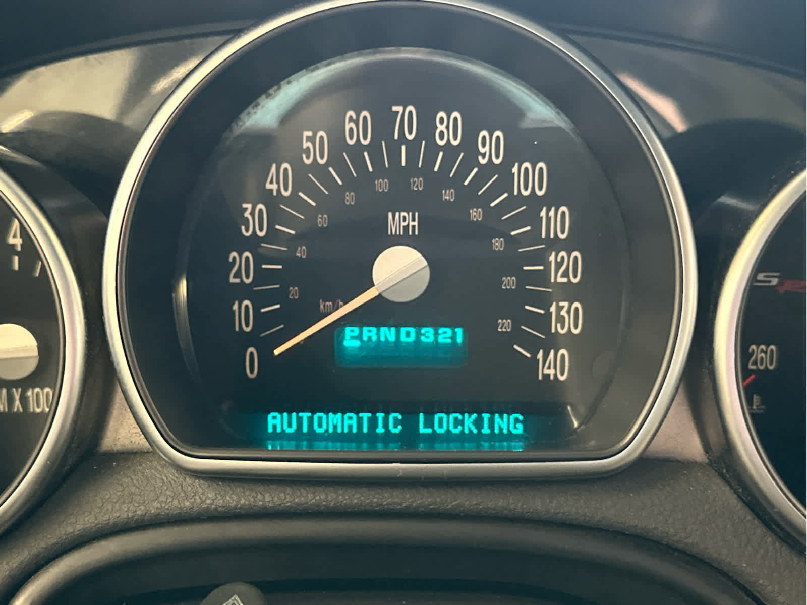 Used 2004 Chevrolet SSR w/ Preferred Equipment Group RWD image 39