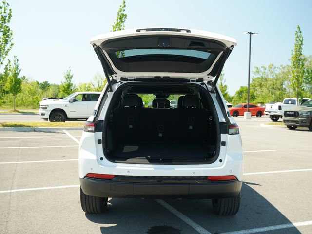 Used 2023 Jeep Grand Cherokee Altitude AWD/4WD image 17