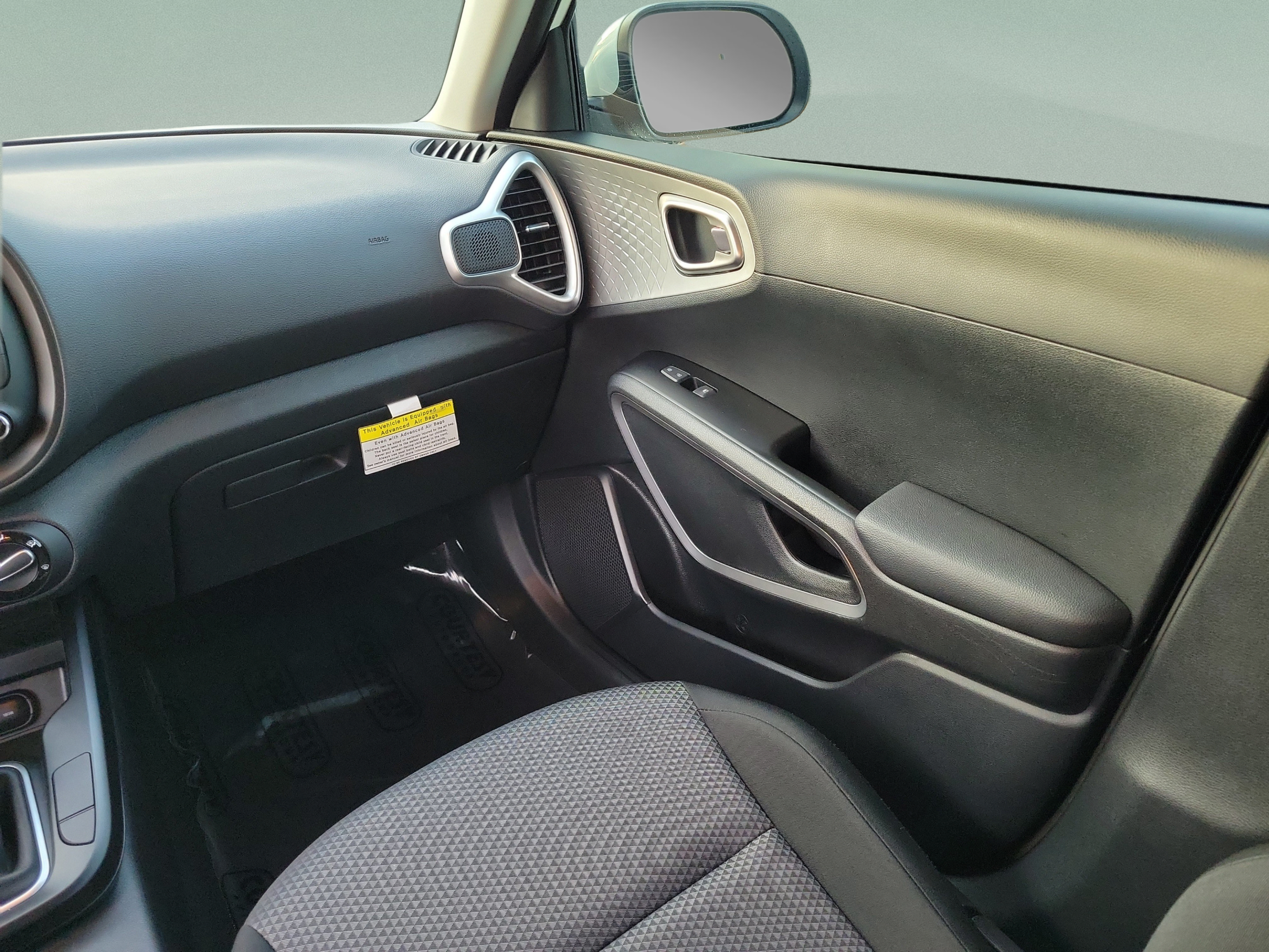Certified 2025 Kia Soul LX w/ LX Technology Package FWD image 11