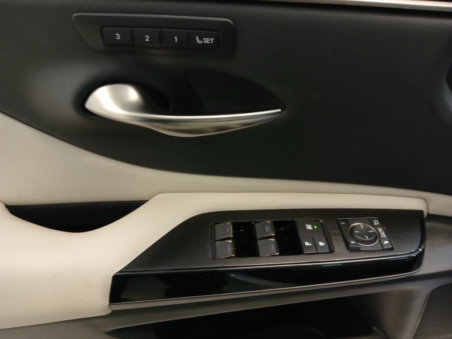 Used 2023 Lexus ES 250 w/ Premium Package image 16