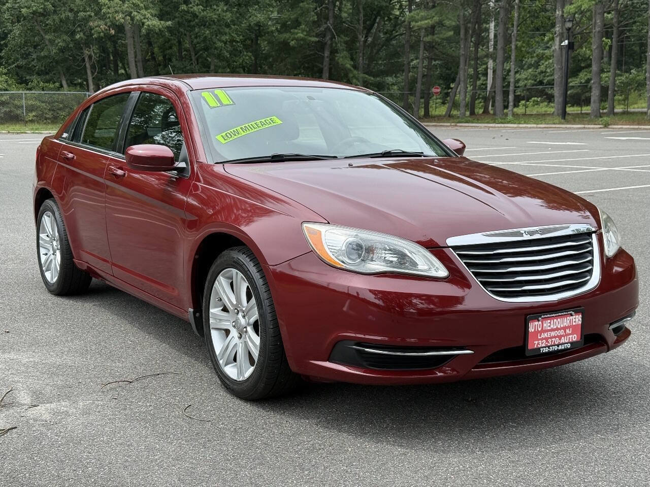 Used 2011 Chrysler 200 Touring FWD image 3
