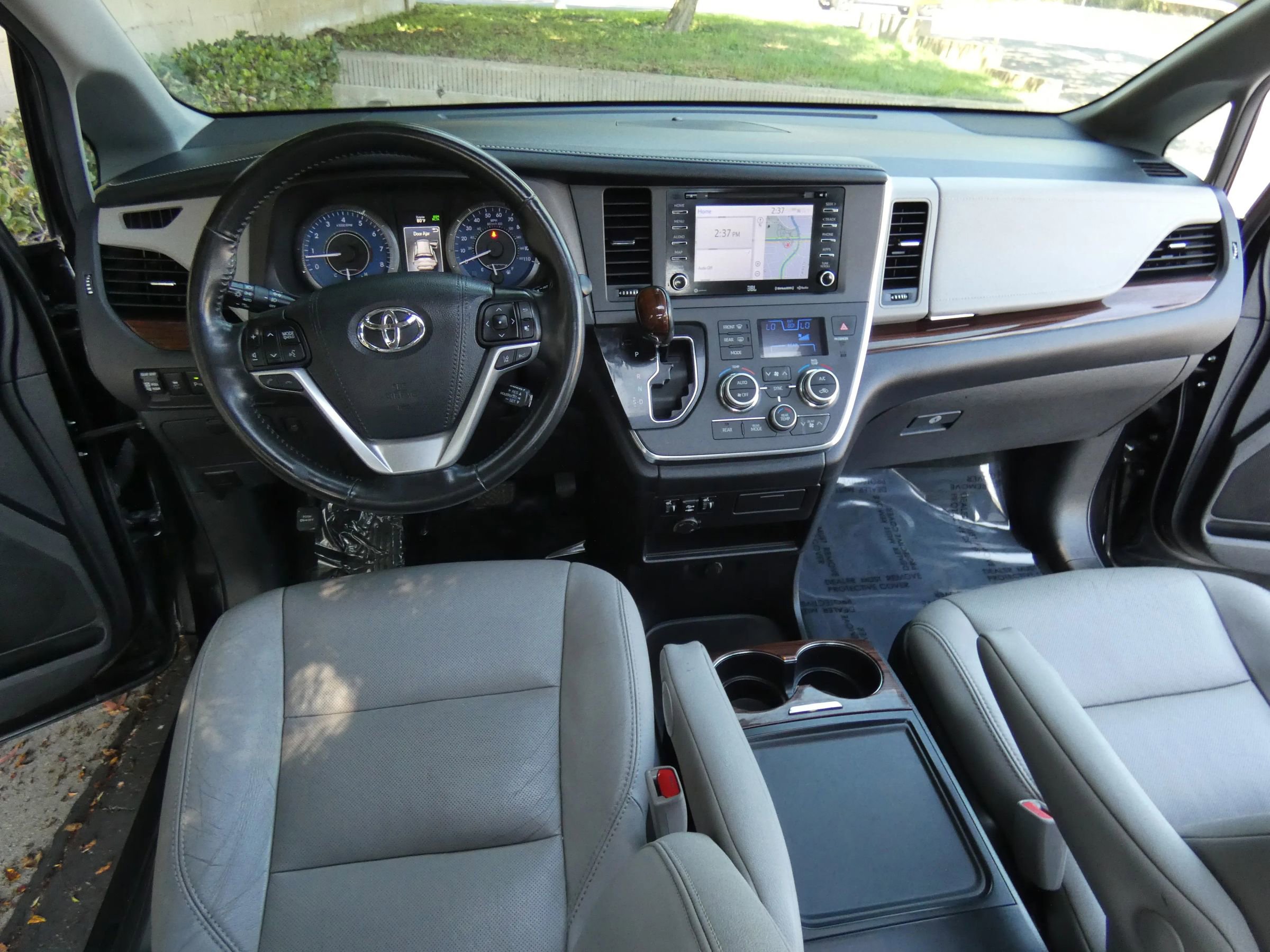 Used 2018 Toyota Sienna Limited image 22