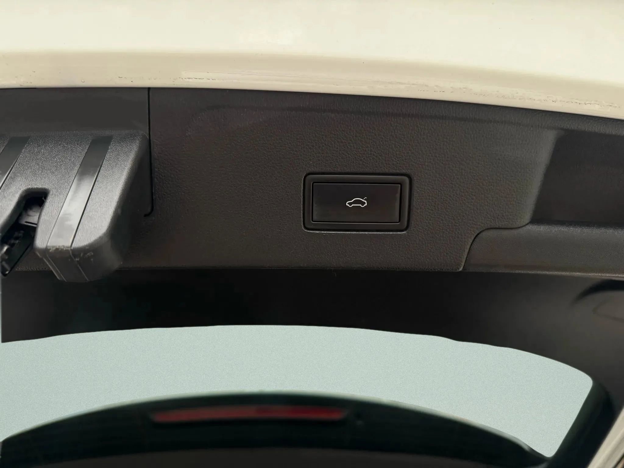 Used 2021 Volkswagen Atlas Cross Sport SEL image 29