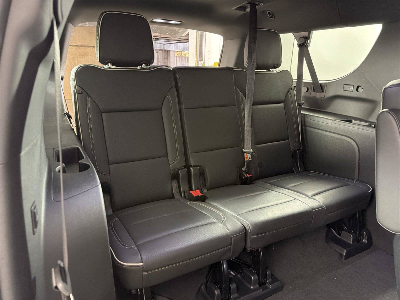 Used 2023 GMC Yukon XL SLT w/ SLT Premium Package AWD/4WD image 14