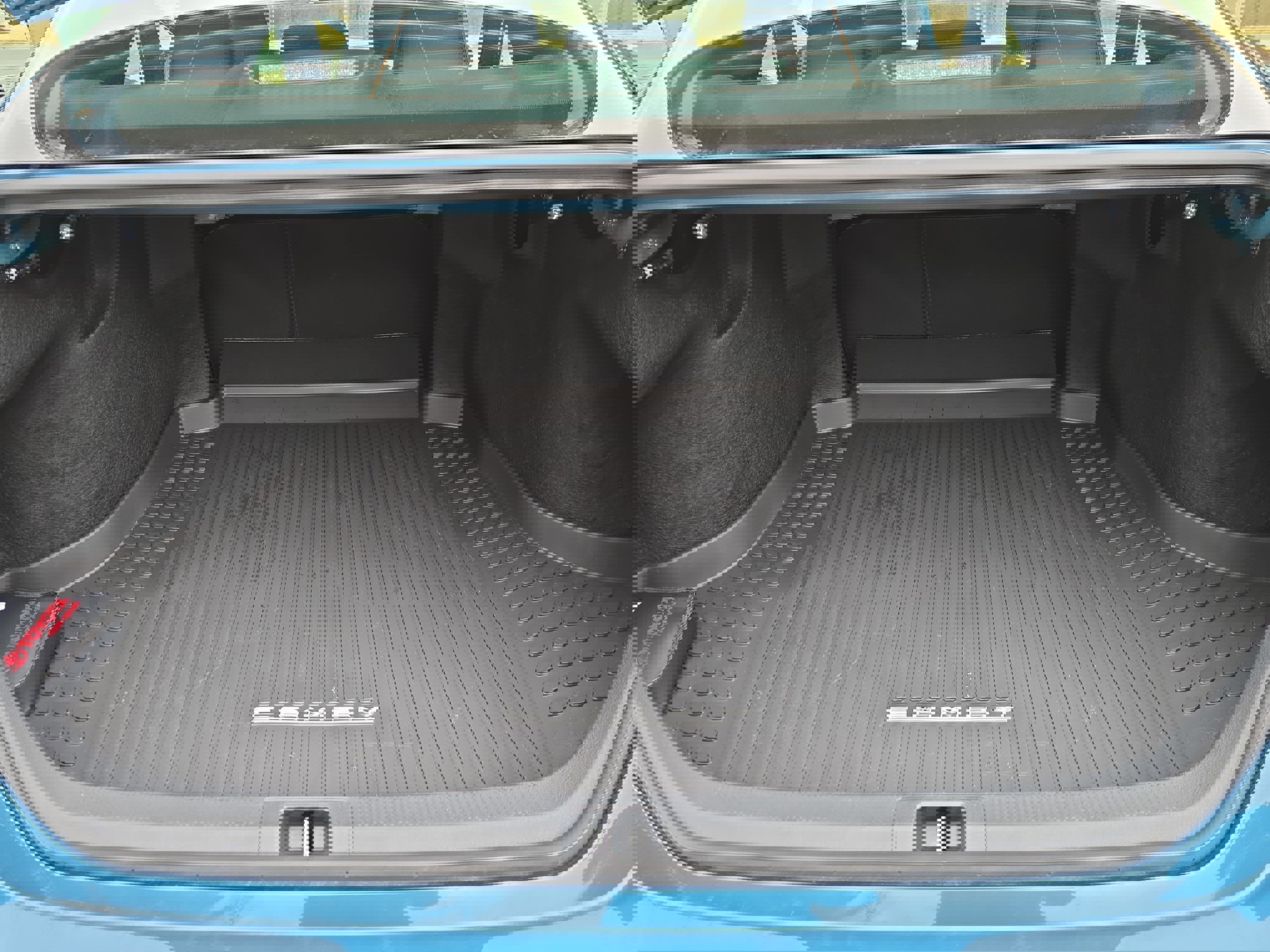 Used 2025 Toyota Camry SE image 13