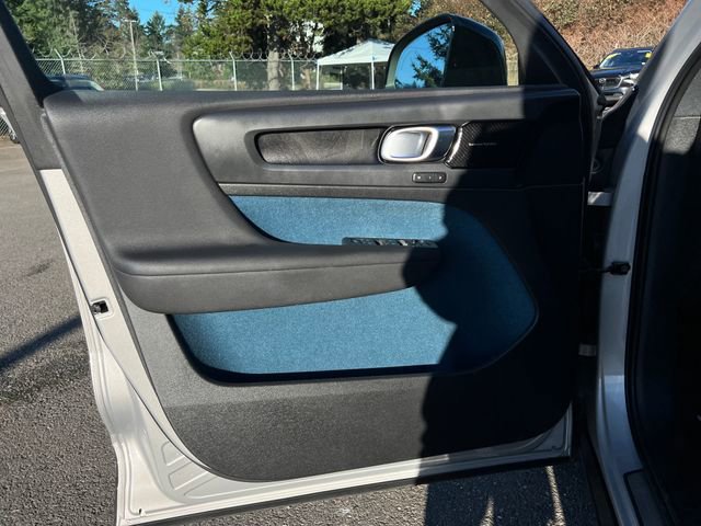 Used 2023 Volvo XC40 Recharge Ultimate image 19