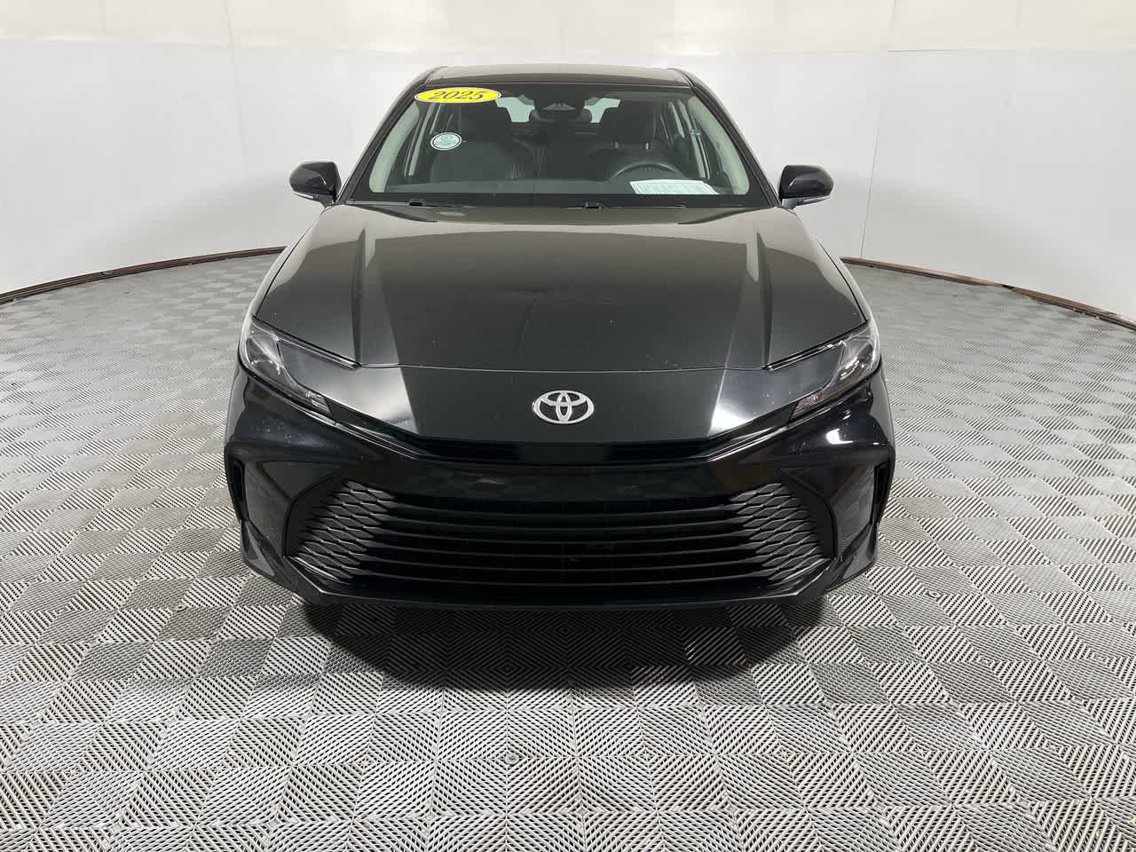 Used 2025 Toyota Camry LE FWD image 3