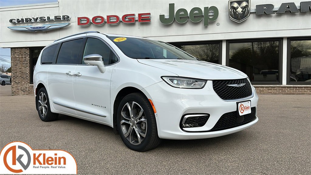 Used 2024 Chrysler Pacifica Pinnacle w/ Trailer Tow Group