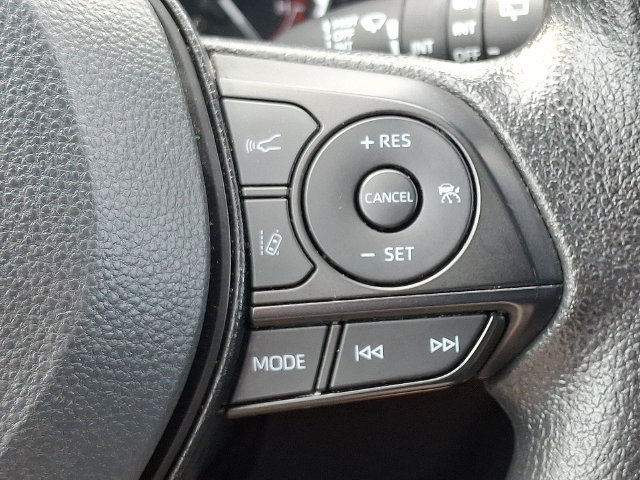 Used 2025 Toyota RAV4 XLE AWD/4WD image 21
