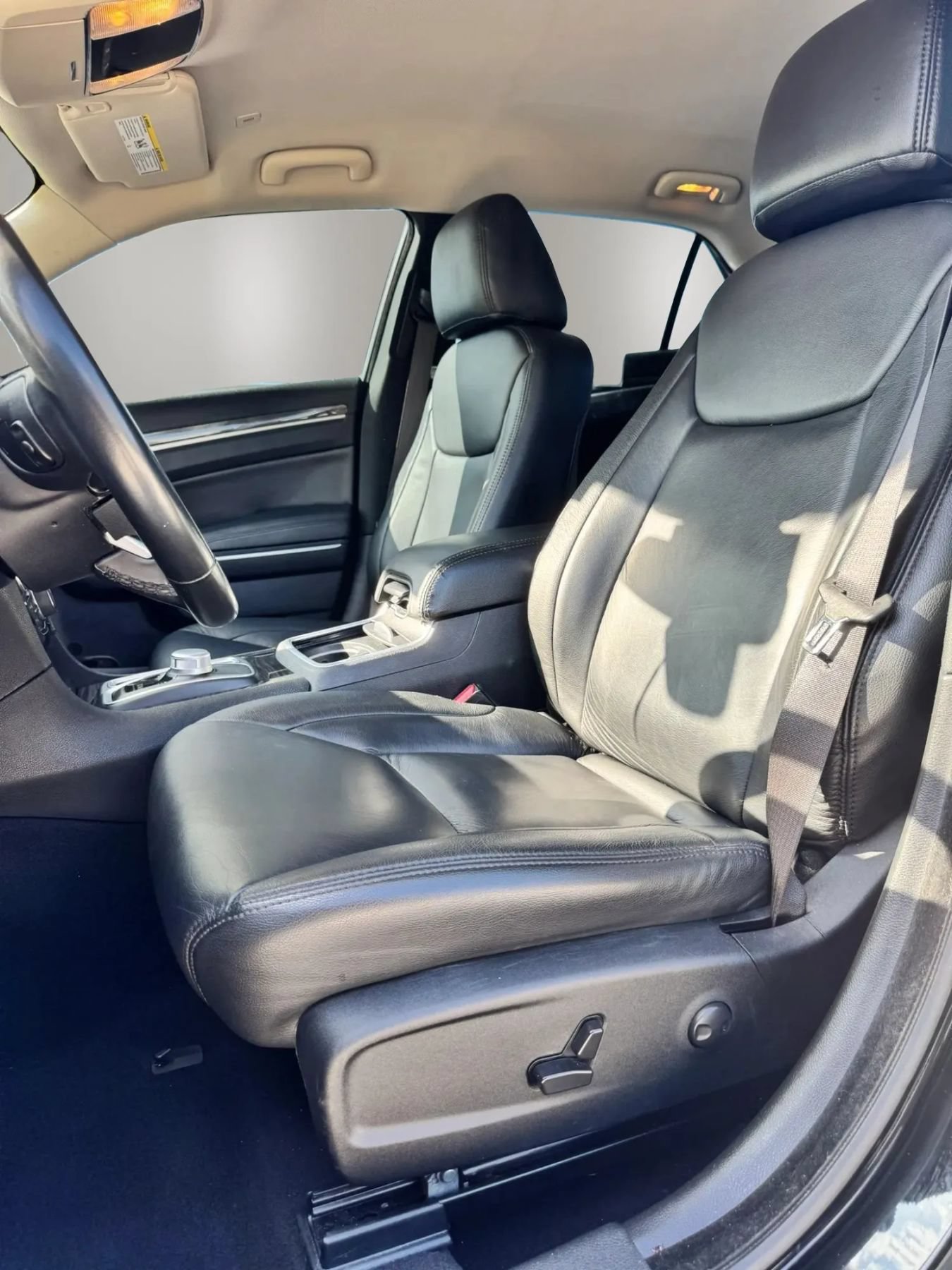 Used 2022 Chrysler 300 Touring w/ Sport Appearance Package RWD image 14