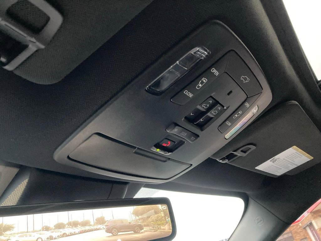 Used 2025 Toyota Sienna Platinum image 29