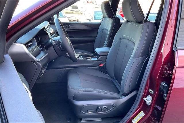 New 2026 Jeep Grand Cherokee Laredo image 8