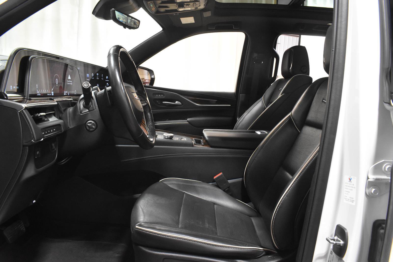 Used 2023 Cadillac Escalade ESV Premium Luxury w/ LPO, Floor Liner Package AWD/4WD image 7