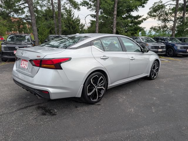 Used 2024 Nissan Altima 2.5 SR w/ SR Premium Package FWD image 3