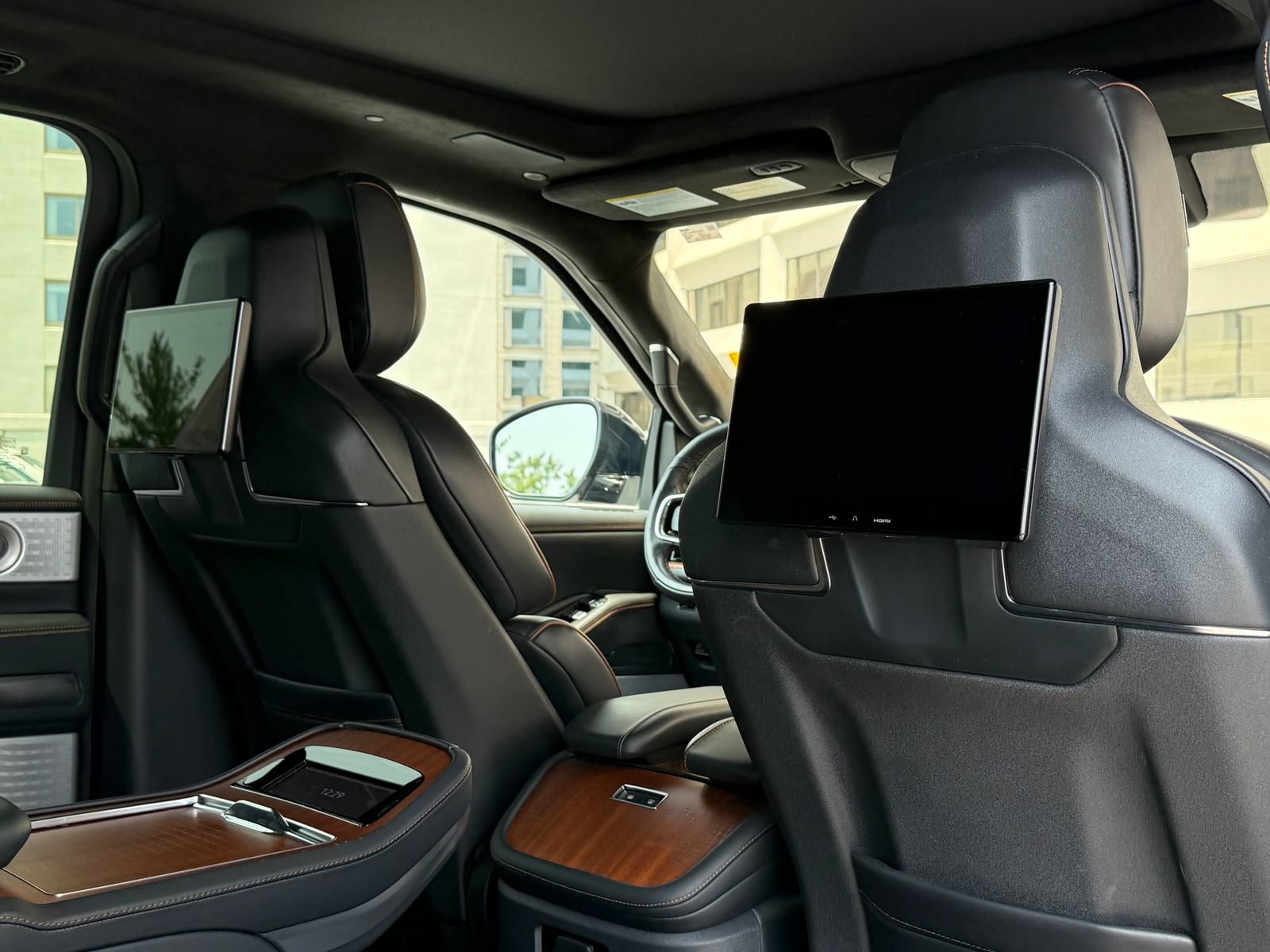 Certified 2025 Lincoln Navigator L Black Label AWD/4WD image 18