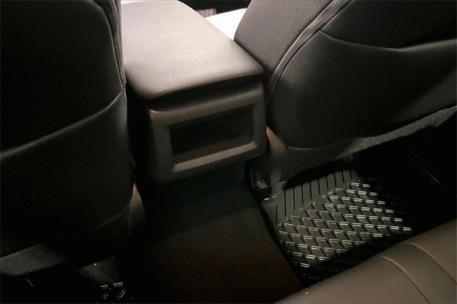 Used 2024 Toyota Camry SE image 10