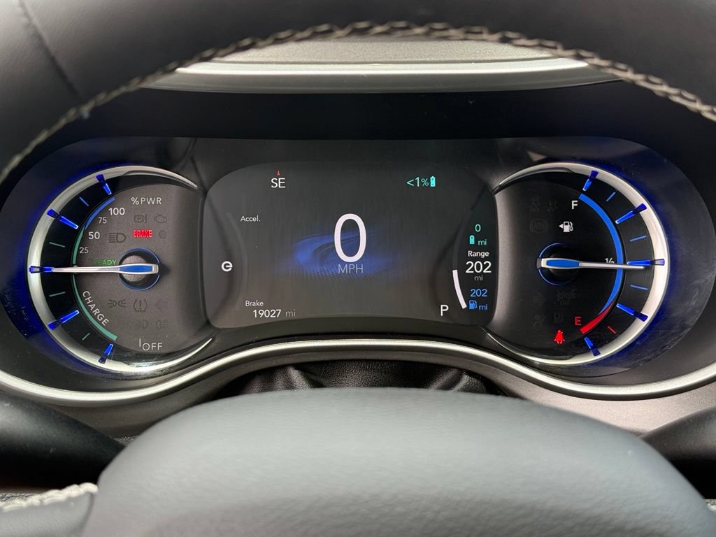 Used 2022 Chrysler Pacifica Touring-L FWD image 31