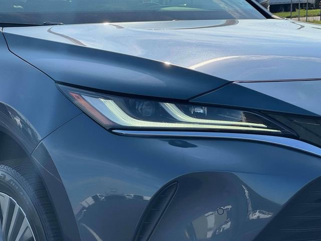 Used 2022 Toyota Venza XLE image 8