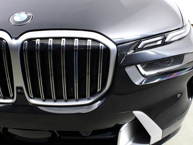Used 2024 BMW X7 xDrive40i w/ Premium Package image 11