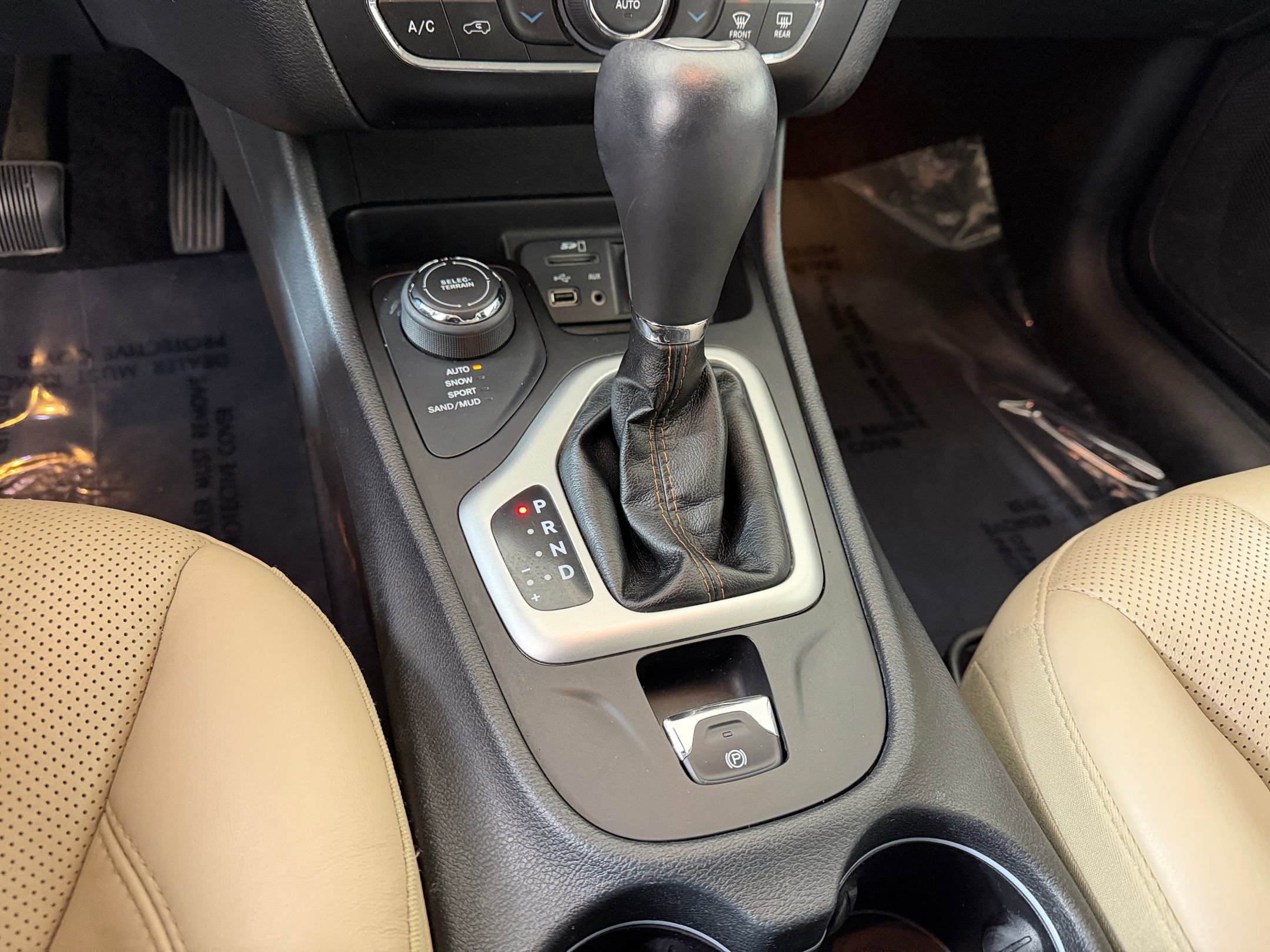 Used 2016 Jeep Cherokee Limited w/ Luxury Group image 23