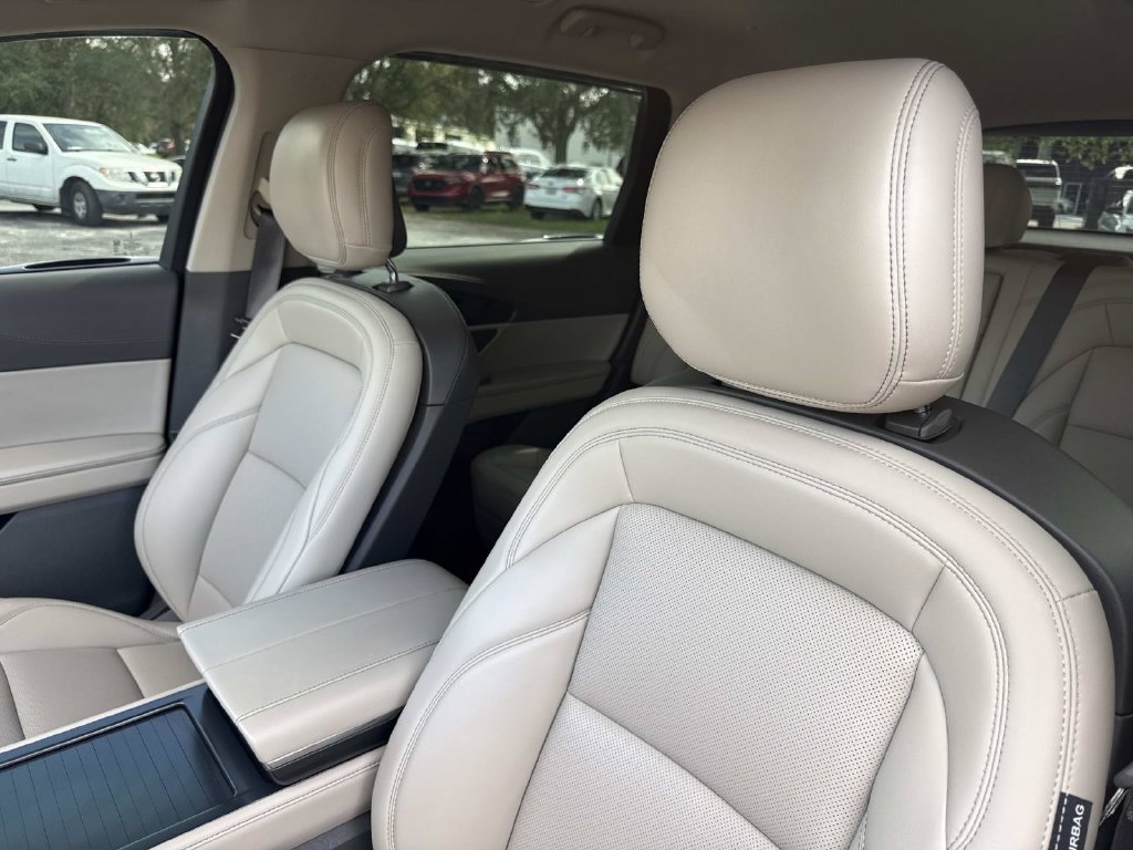 Used 2025 Lincoln Nautilus Premier AWD/4WD image 21