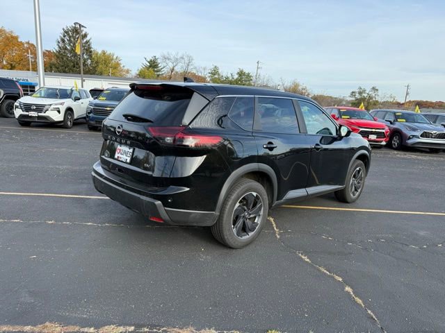 Used 2024 Nissan Rogue SV image 4