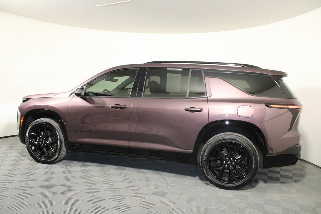 Used 2025 Chevrolet Traverse RS image 5