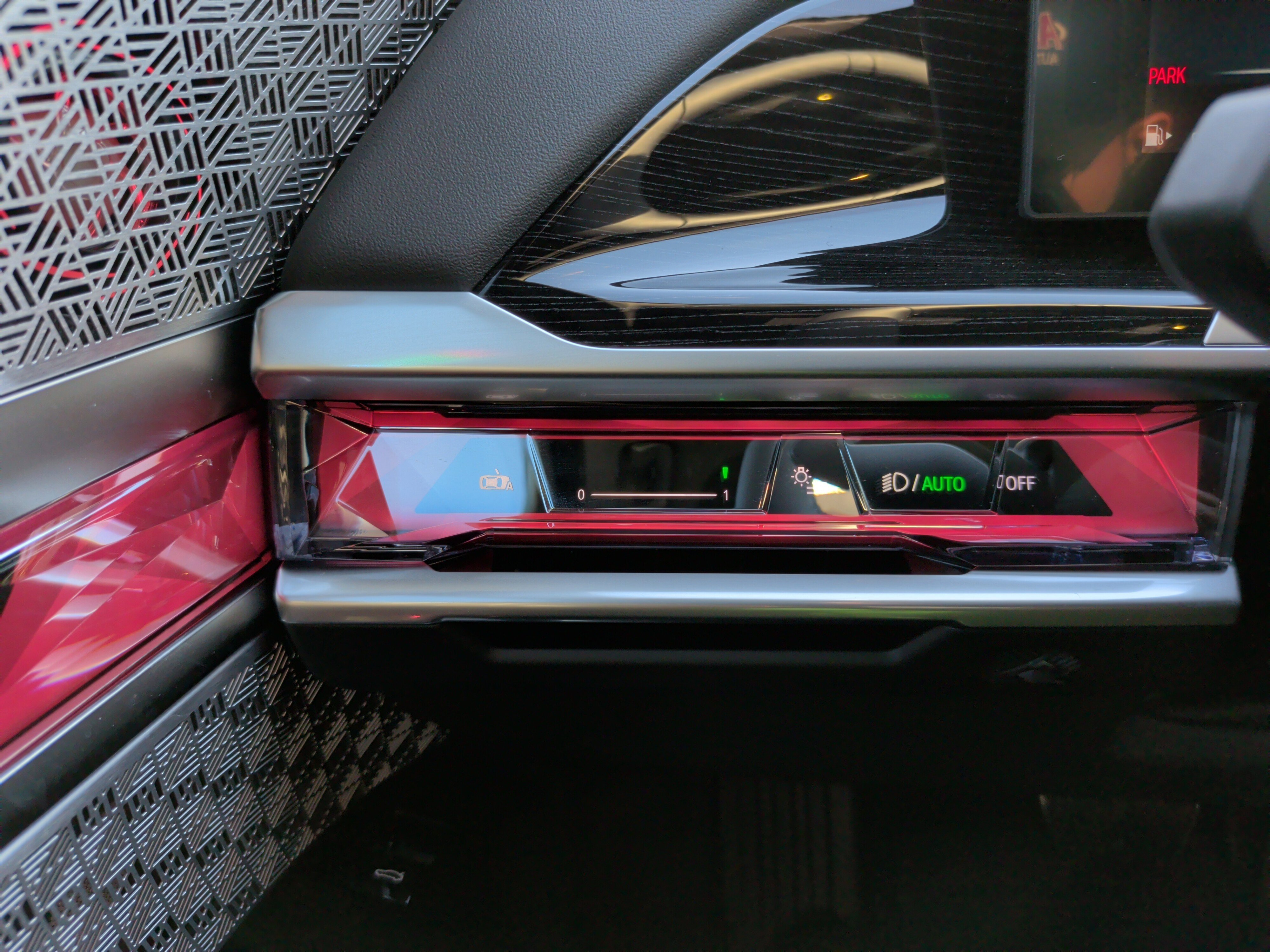 Certified 2025 BMW 760i xDrive w/ Executive Package image 40