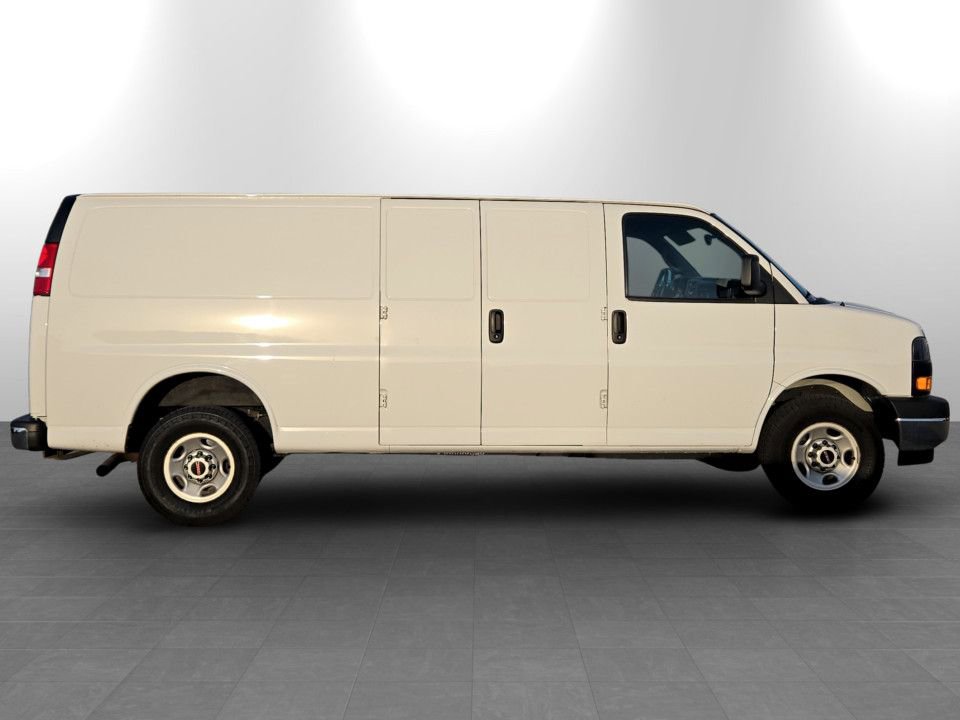 Used 2022 GMC Savana 3500 Extended w/ Driver Convenience Package RWD image 4
