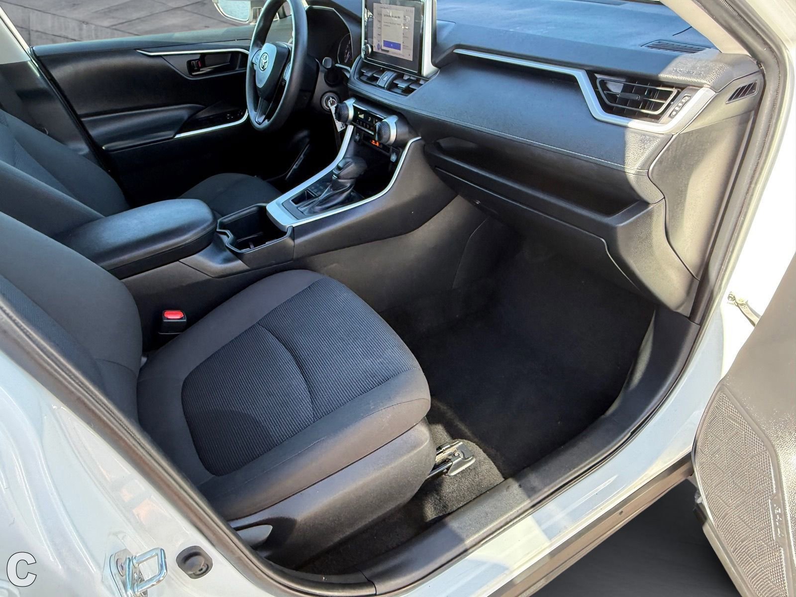 Used 2024 Toyota RAV4 LE image 9