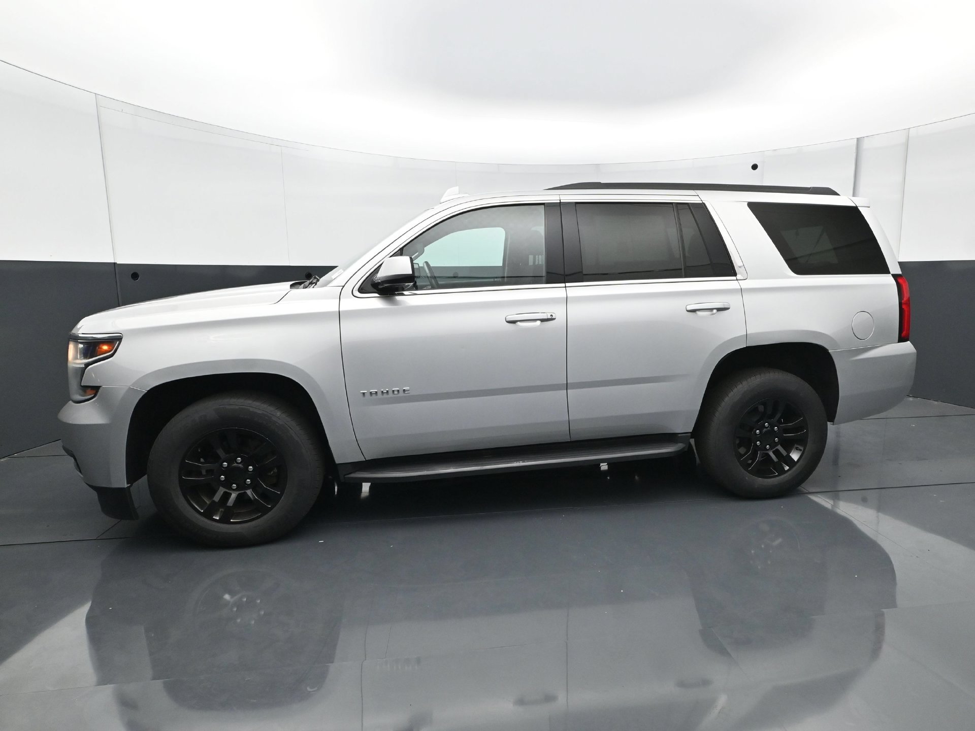 Used 2019 Chevrolet Tahoe LS AWD/4WD image 3