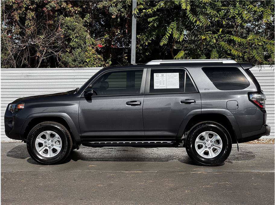 Used 2022 Toyota 4Runner SR5 Premium w/ Moonroof Package AWD/4WD image 9