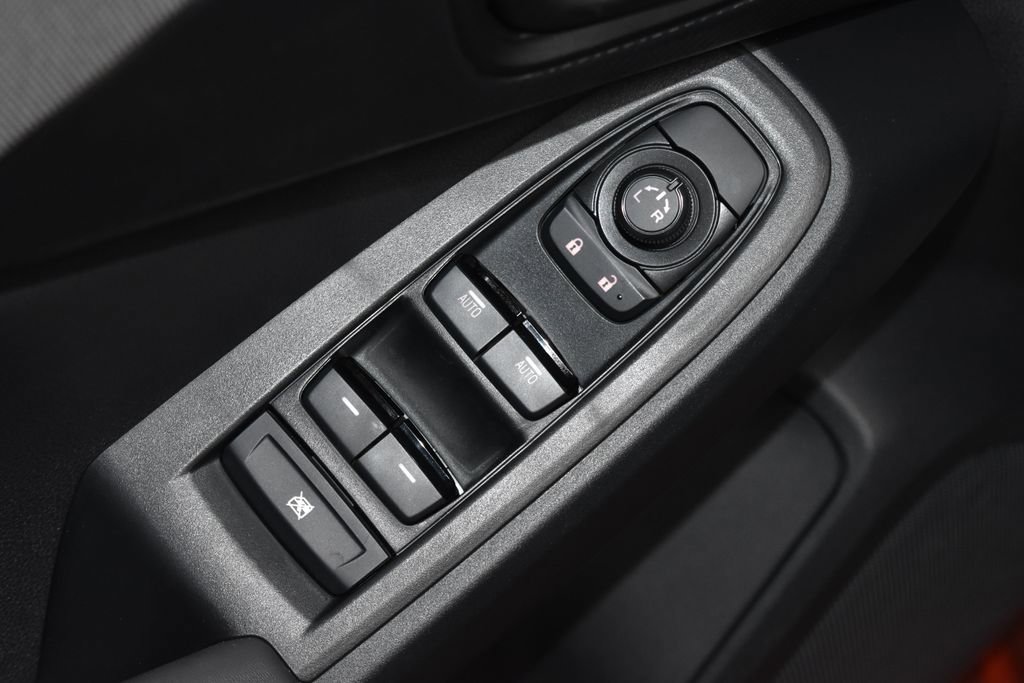 Used 2025 Subaru Crosstrek 2.0i Premium image 5