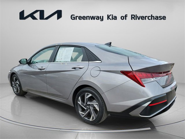 Used 2025 Hyundai Elantra SEL image 4