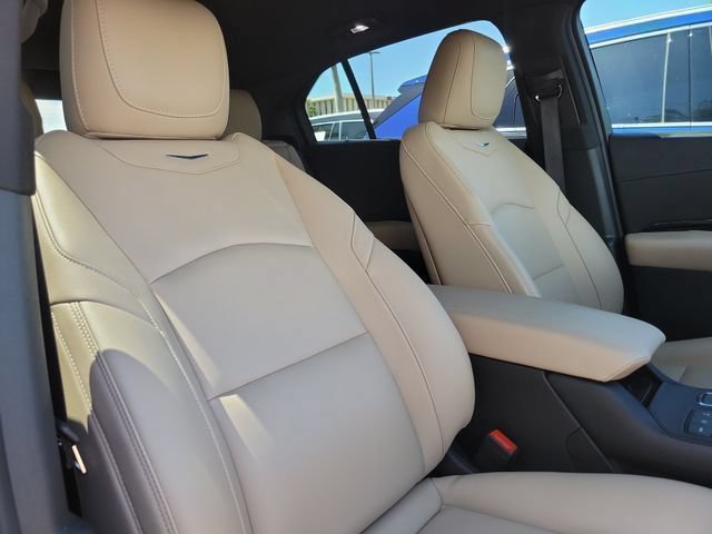 Certified 2024 Cadillac XT4 Luxury w/ Cold Weather Package FWD image 31